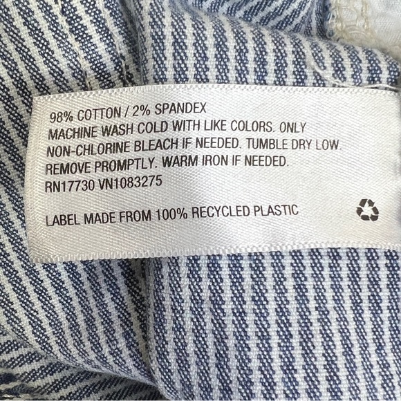 Universal Threads Size 4 Blue White Striped Straight Leg Cropped Paper B… - Picture 9 of 11